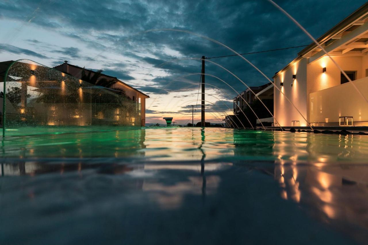 Pachis Escape Suites Экстерьер фото