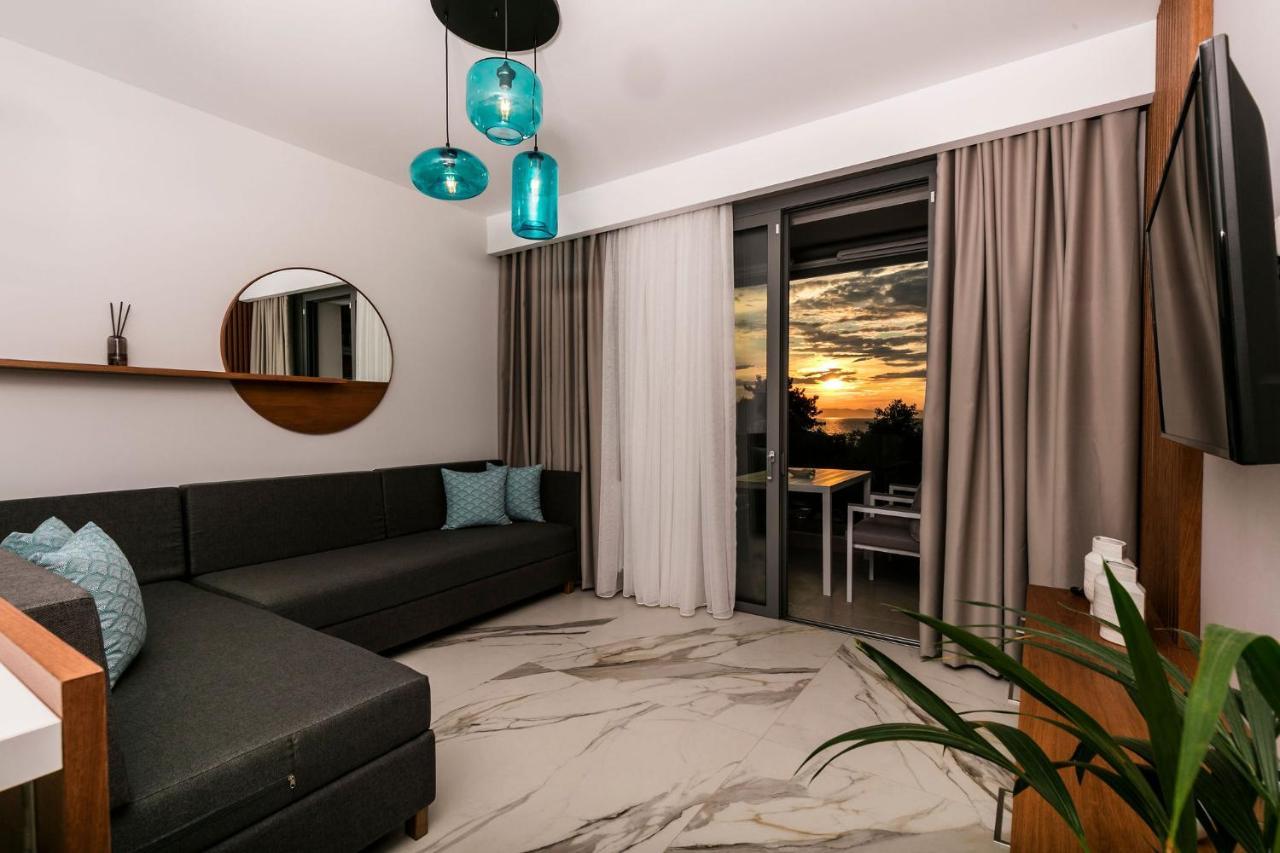 Pachis Escape Suites Экстерьер фото