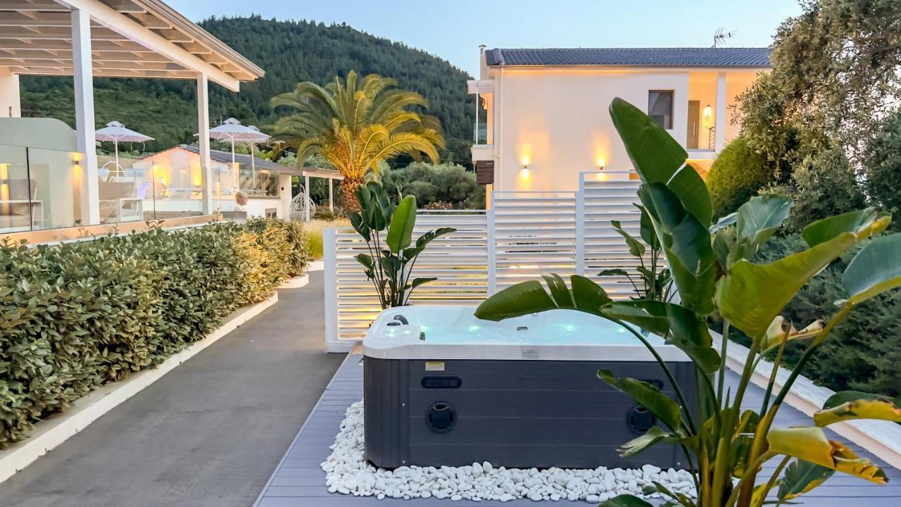 Pachis Escape Suites Экстерьер фото